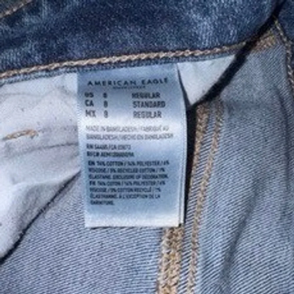 American Eagle Outfitters High Waisted Mom Jeans Medium Wash Size 8